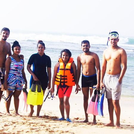 Madiha Surf House Lanka Hotell Matara Exteriör bild