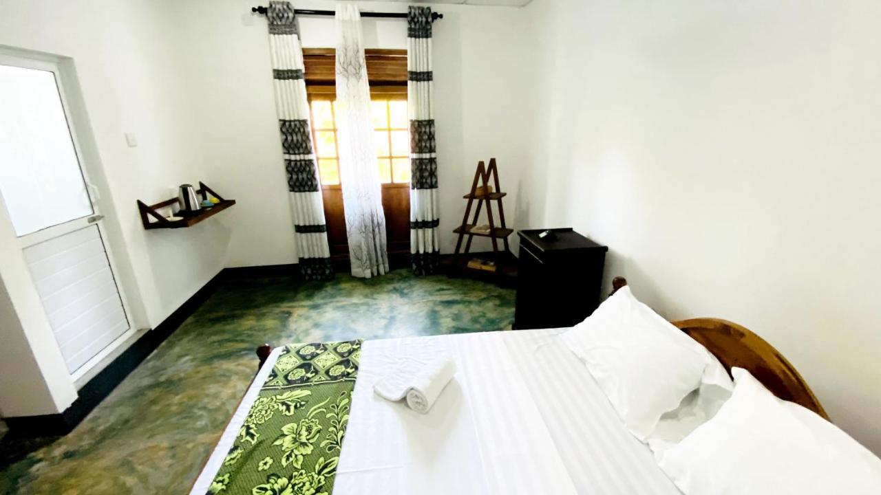 Madiha Surf House Lanka Hotell Matara Exteriör bild