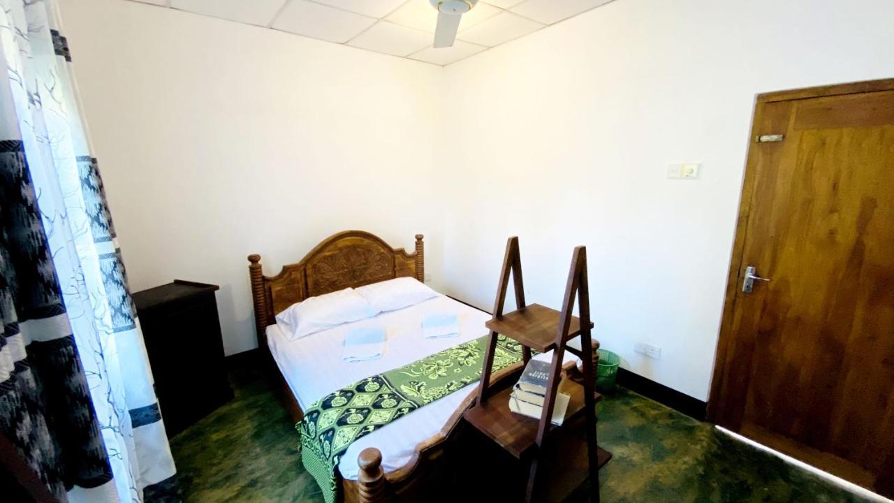 Madiha Surf House Lanka Hotell Matara Exteriör bild