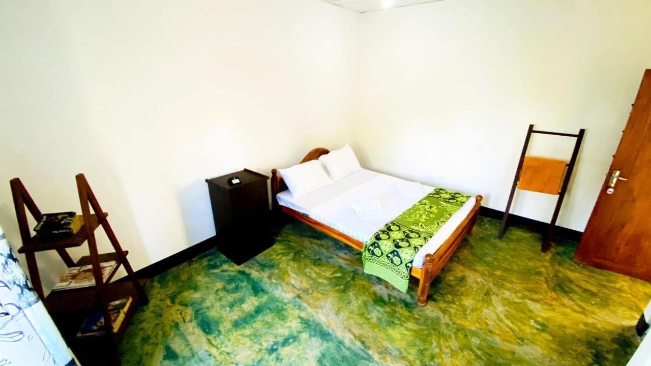 Madiha Surf House Lanka Hotell Matara Exteriör bild