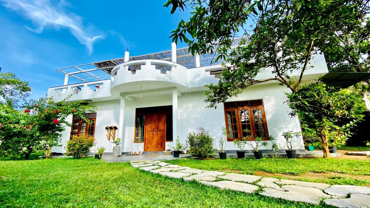 Madiha Surf House Lanka Hotell Matara Exteriör bild