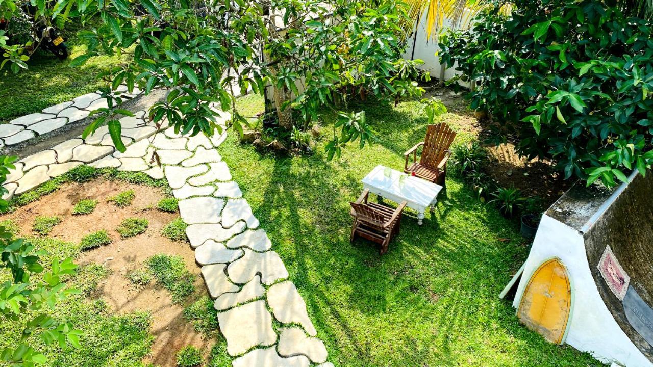 Madiha Surf House Lanka Hotell Matara Exteriör bild
