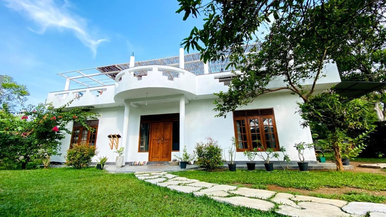 Madiha Surf House Lanka Hotell Matara Exteriör bild