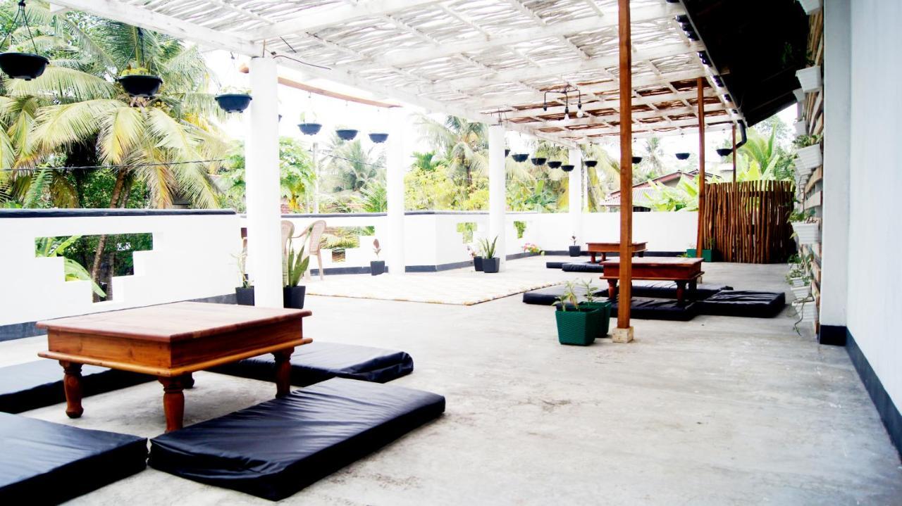Madiha Surf House Lanka Hotell Matara Exteriör bild