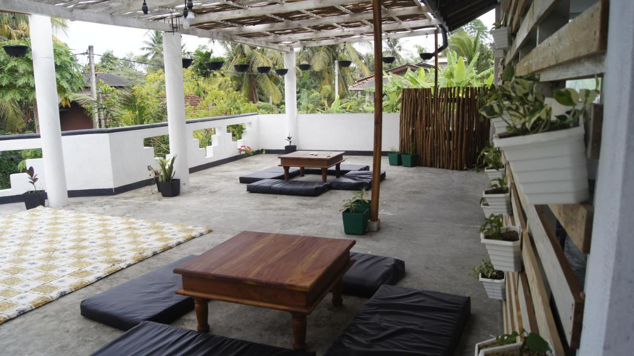Madiha Surf House Lanka Hotell Matara Exteriör bild